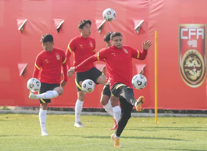 开云平台 -德国杯清晨再迎强敌；成都蓉城回应争议；主帅态度——质疑声仍在；团队化学反应显著(成都蓉城足球最新消息今天最新消息)